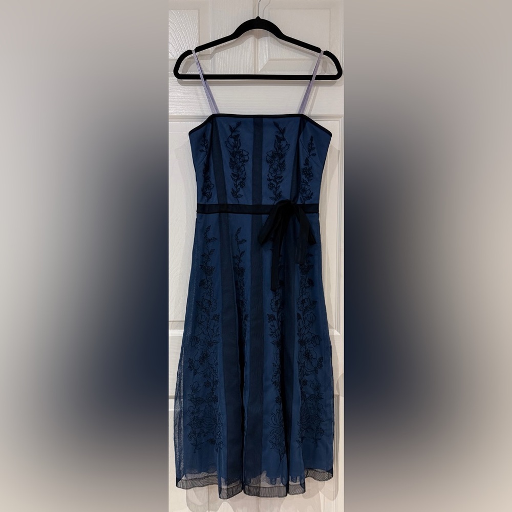 BCBGMAXAZRIA Blue Embroidered Tulle Midi Strapless Cocktail Dress Size 8